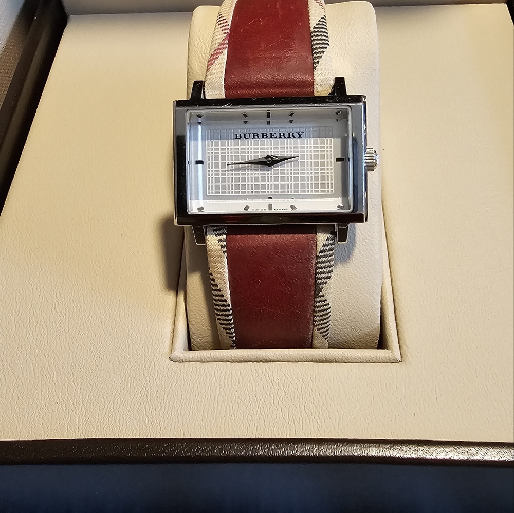 Burberry BU2152 Women’s Heritage Watch, Rectangular Face, Nova Check Strap & Box